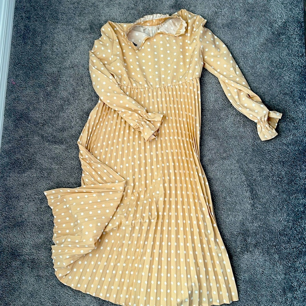 Beautiful never worn maternity dress.